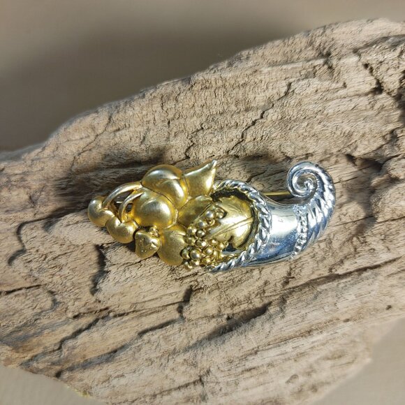 Brooch Pin Vintage Danecraft Cornucopia Gold Silver Toned Collectible Costume - Picture 10 of 10